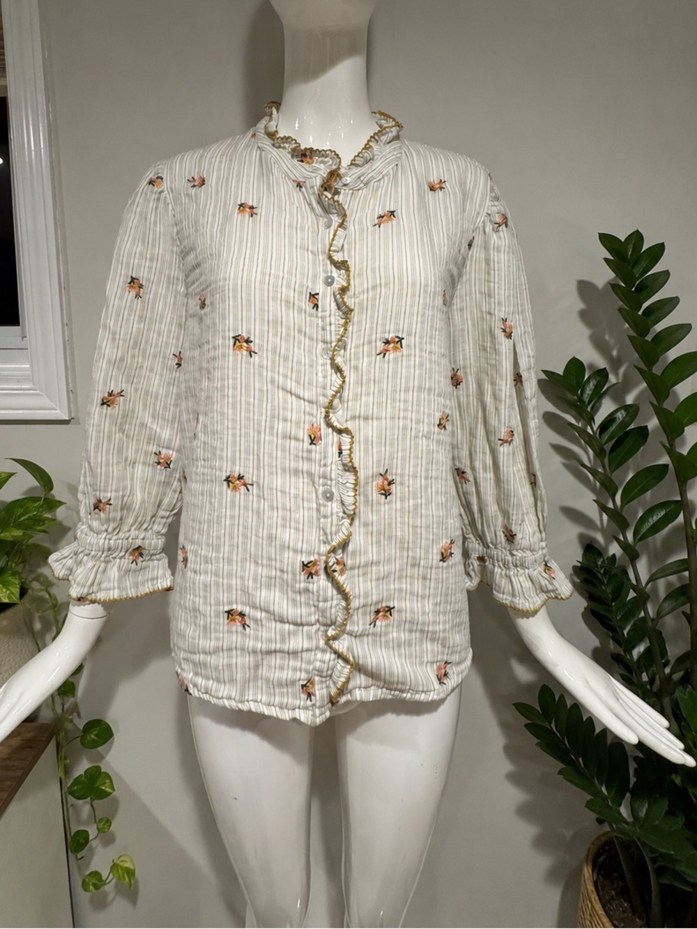 Mercer & Madison Embroidered Floral Ruffle Blouse Size L 14/40 Cottagecore